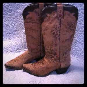 NOCONA leopard print boots💕💕